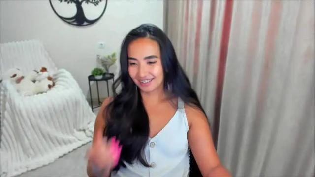 Image 3 of worldofkim Stream on Chaturbate on 3 months ago