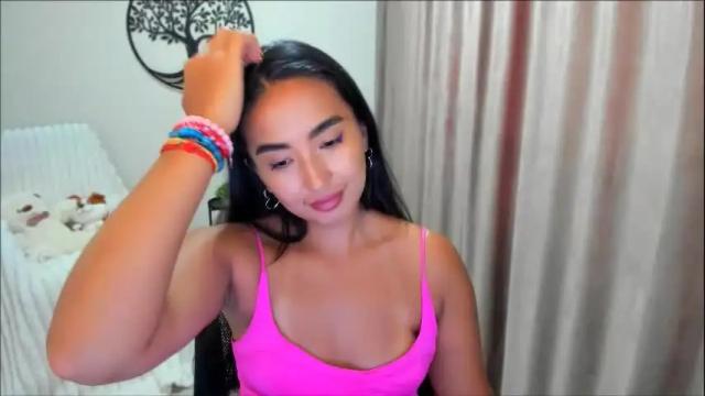 Image 4 of worldofkim Stream on Chaturbate on 3 months ago