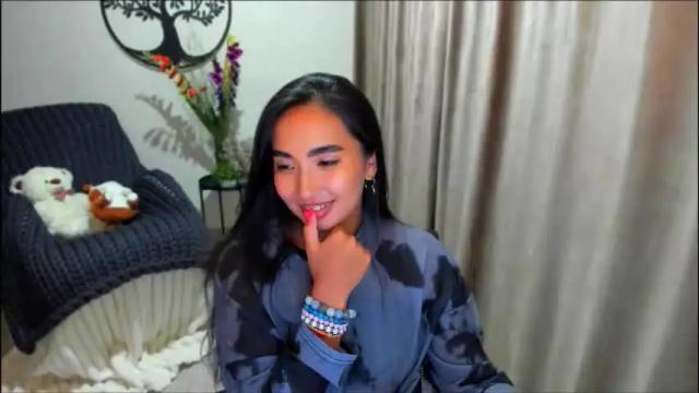 Image 10 of worldofkim Stream on Chaturbate on 2 months ago