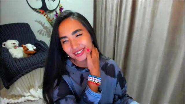 Image 3 of worldofkim Stream on Chaturbate on 2 months ago