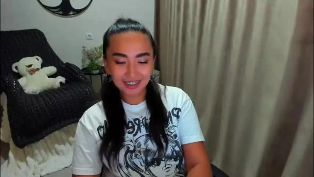 Image 8 of worldofkim Stream on Chaturbate on 2 months ago