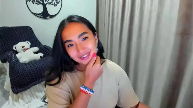 Image 2 of worldofkim Stream on Chaturbate on 2 months ago