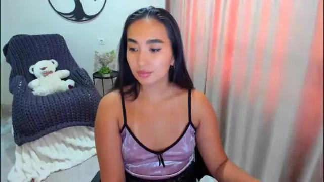 Image 4 of worldofkim Stream on Chaturbate on 2 months ago