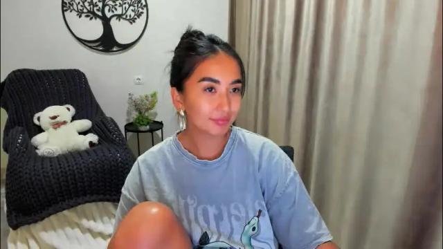 Image 6 of worldofkim Stream on Chaturbate on 2 months ago