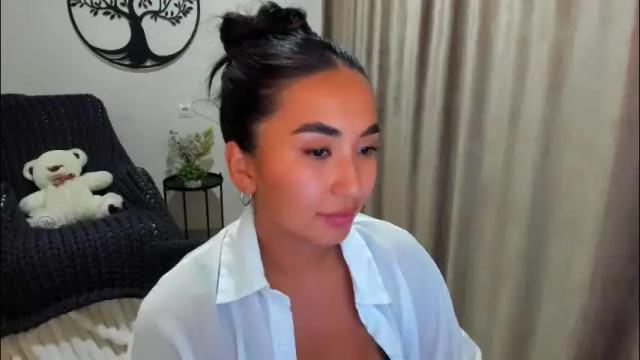 Image 2 of worldofkim Stream on Chaturbate on 2 months ago