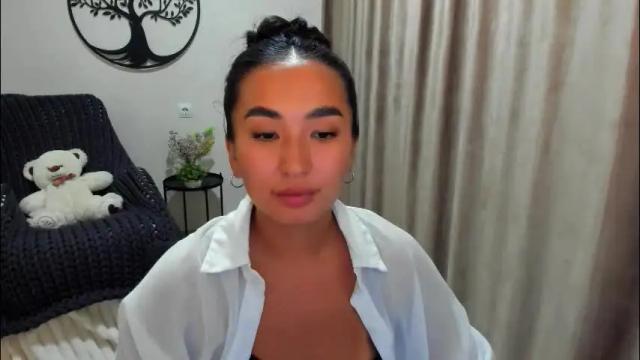 Image 4 of worldofkim Stream on Chaturbate on 2 months ago