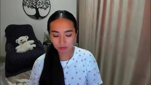 Image 3 of worldofkim Stream on Chaturbate on 1 month ago