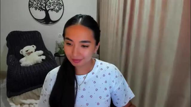 Image 4 of worldofkim Stream on Chaturbate on 1 month ago