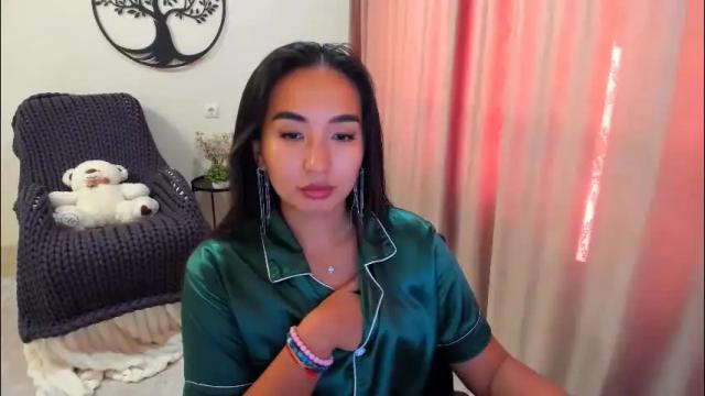 Image 2 of worldofkim Stream on Chaturbate on 1 month ago