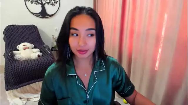 Image 3 of worldofkim Stream on Chaturbate on 1 month ago