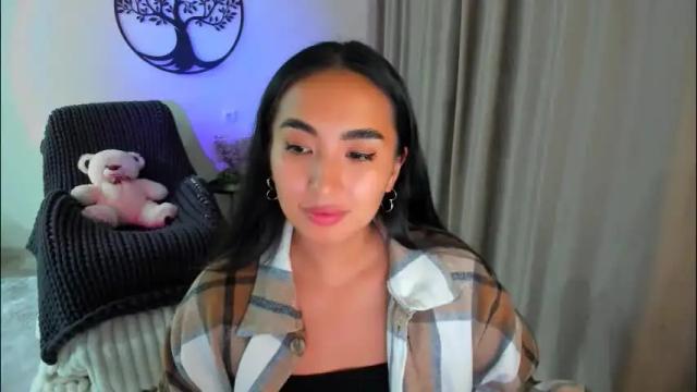 Image 3 of worldofkim Stream on Chaturbate on 1 month ago