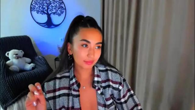 Image 3 of worldofkim Stream on Chaturbate on 1 month ago