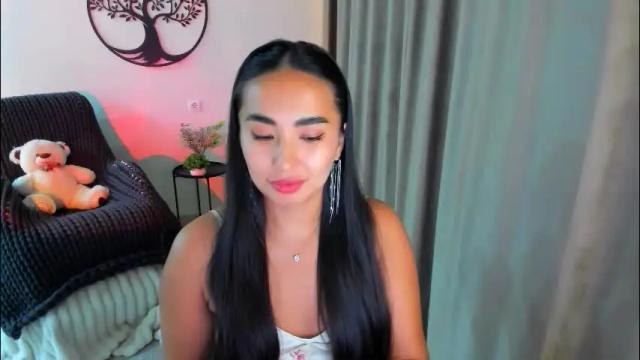 Image 2 of worldofkim Stream on Chaturbate on 28 days ago