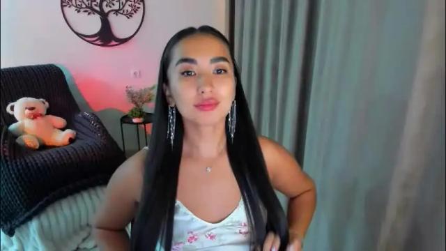 Image 3 of worldofkim Stream on Chaturbate on 28 days ago