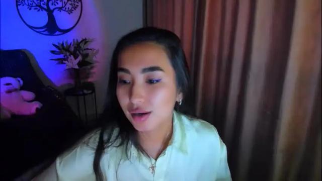 Image 2 of worldofkim Stream on Chaturbate on 3 days ago