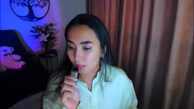 Image 3 of worldofkim Stream on Chaturbate on 3 days ago