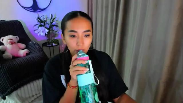 Image 2 of worldofkim Stream on Chaturbate on 1 day ago