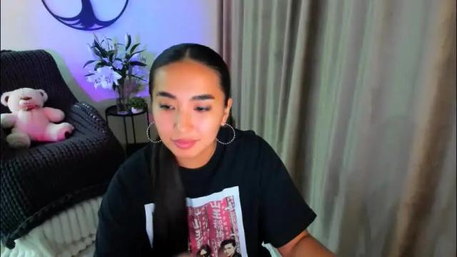 Image 8 of worldofkim Stream on Chaturbate on 1 day ago