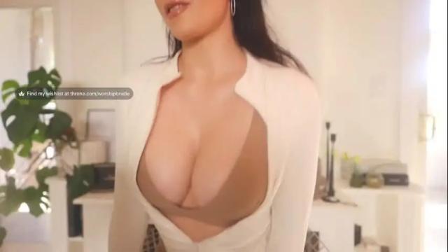 Image 4 of worshipbrielle Stream on Chaturbate on 13 days ago