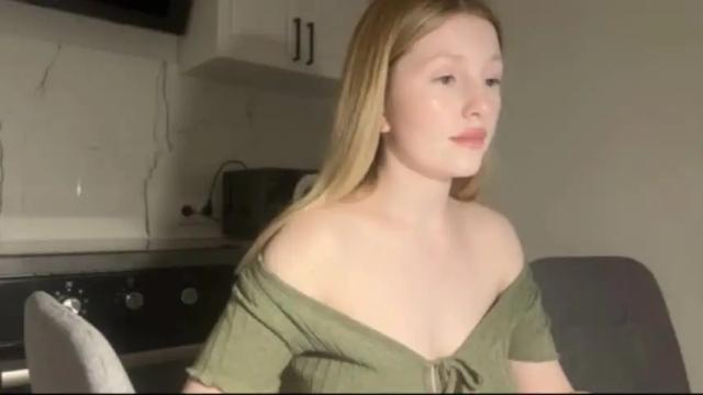 Image 4 of x__ivy_x Stream on Chaturbate on 15 months ago