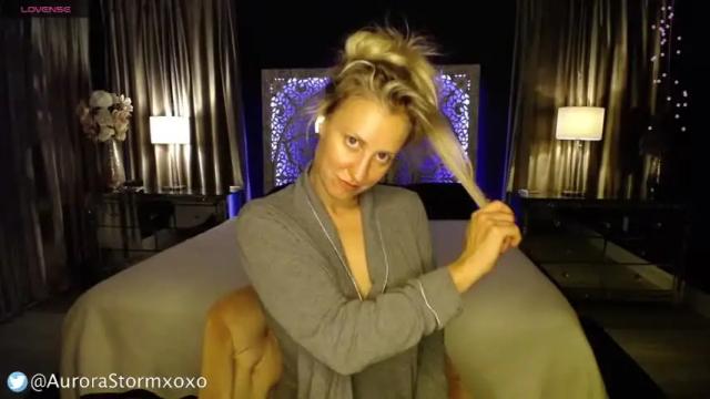 Image 3 of x_aurorastorm_x Stream on Chaturbate on 19 months ago