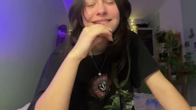 Thumbnail 1, x_hellokitty_x's Stream at Chaturbate, 16 months ago