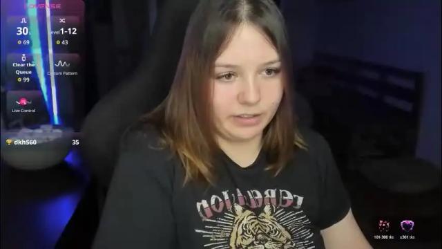 Image 3 of x_nirvana_x Stream on Chaturbate on 2 months ago