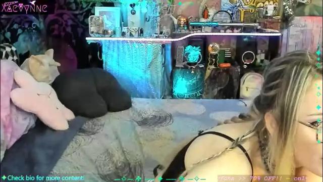 Image 3 of xaevynne Stream on Chaturbate on 1 month ago