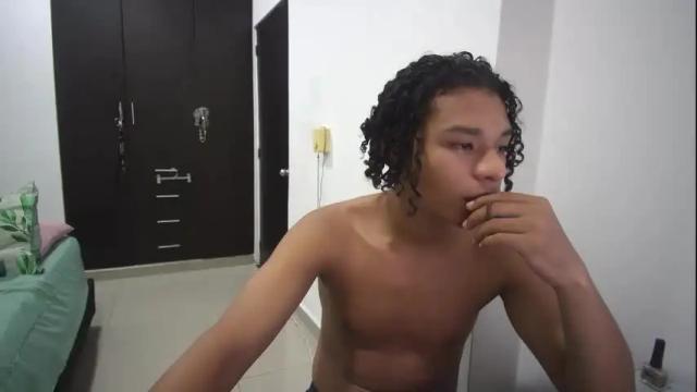 Image 2 of xayah_y_rakan Stream on Chaturbate on 16 days ago