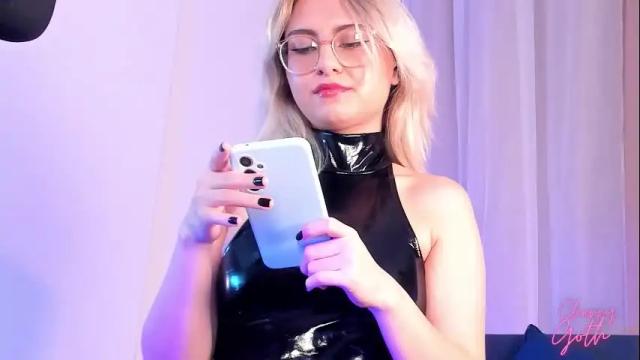 Image 4 of xcherrygoth Stream on Chaturbate on 2 months ago