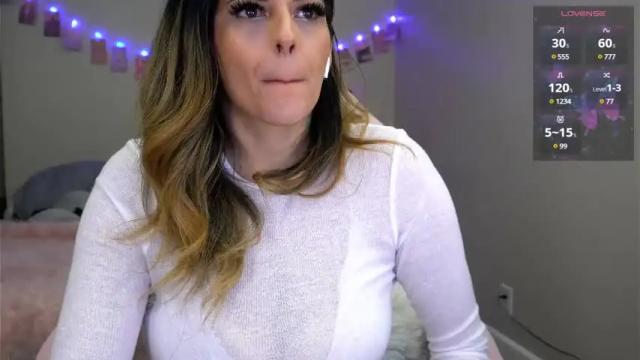 Image 4 of xclusivesecrets Stream on Chaturbate on 1 month ago