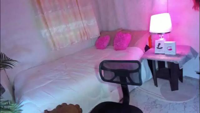 Image 2 of xgirlonfirex Stream on Chaturbate on 2 months ago