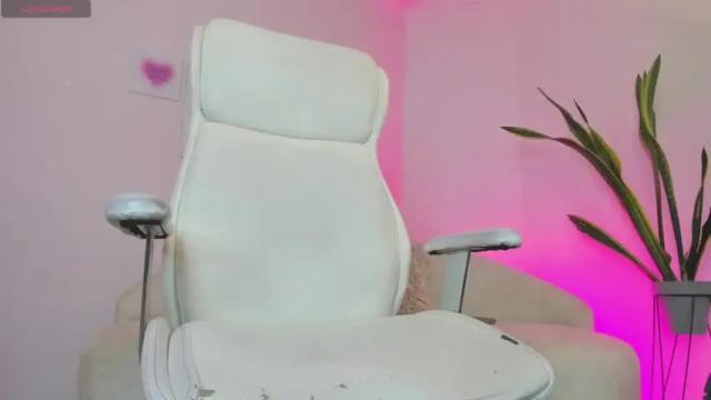 Image 3 of xiaradark Stream on Chaturbate on 16 months ago