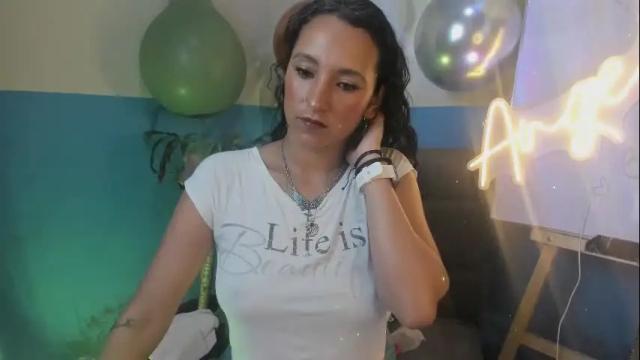 Image 3 of ximena_sm Stream on Chaturbate on 2 months ago