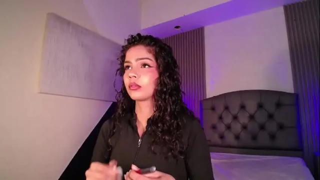 Image 4 of ximenaa_diaz Stream on Chaturbate on 2 months ago