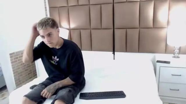 Image 4 of xiomi_richie2 Stream on Chaturbate on 15 months ago