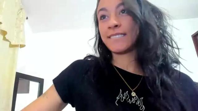 Image 3 of xisalondx Stream on Chaturbate on 13 months ago
