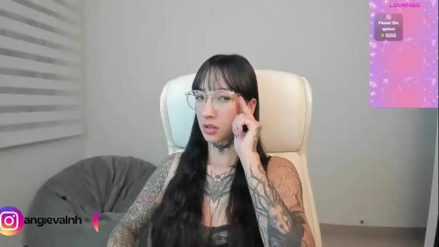 Image 3 of xisisxx Stream on Chaturbate on 1 month ago