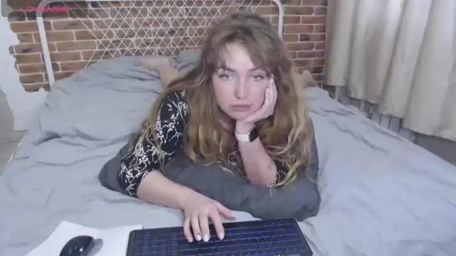 Image 2 of xkristinaxxx Stream on Chaturbate on 12 months ago