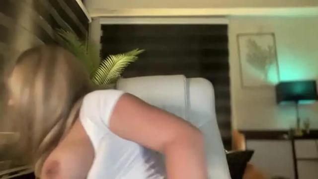 Image 3 of xladywithcock4uxx Stream on Chaturbate on 13 months ago