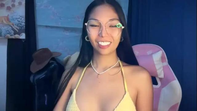 Image 6 of xmonica_cummerx Stream on Chaturbate on 27 days ago