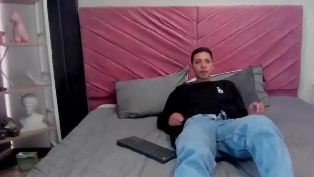 Image 3 of xnaugthy_gamesx Stream on Chaturbate on 14 months ago