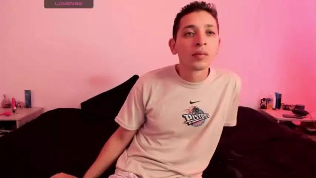Image 6 of xnaugthy_gamesx Stream on Chaturbate on 14 months ago