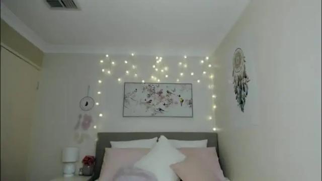 Image 12 of xolunarae Stream on Chaturbate on 2 months ago