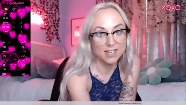Image 8 of xoxomadalynn Stream on Chaturbate on 17 months ago