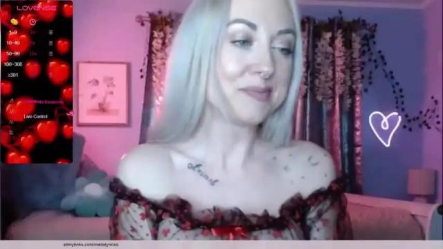 Image 3 of xoxomadalynn Stream on Chaturbate on 15 months ago