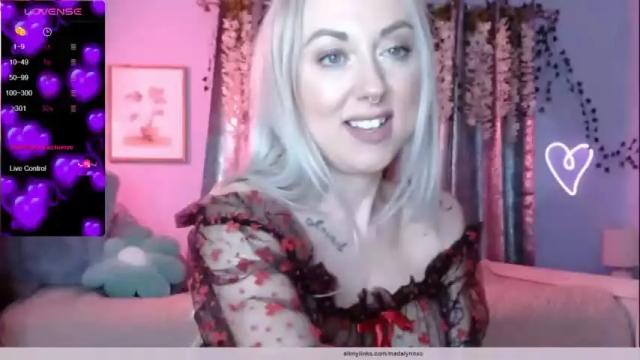 Image 4 of xoxomadalynn Stream on Chaturbate on 15 months ago