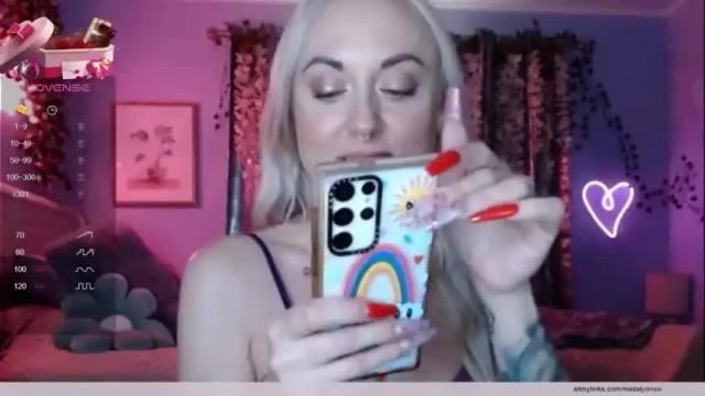 Image 7 of xoxomadalynn Stream on Chaturbate on 15 months ago