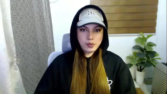 Image 4 of xxjulielovesyouxx Stream on Chaturbate on 1 month ago