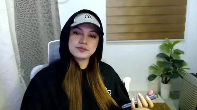 Image 8 of xxjulielovesyouxx Stream on Chaturbate on 1 month ago
